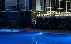 Avalon Hotel&Pool